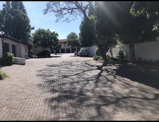 1 BEDROOM APARTMENT FOR SALE IN BRYANSTON